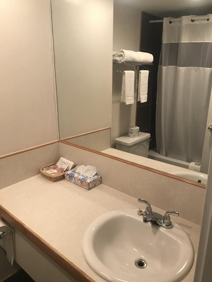 Bear Country Inn Terrace Ngoại thất bức ảnh